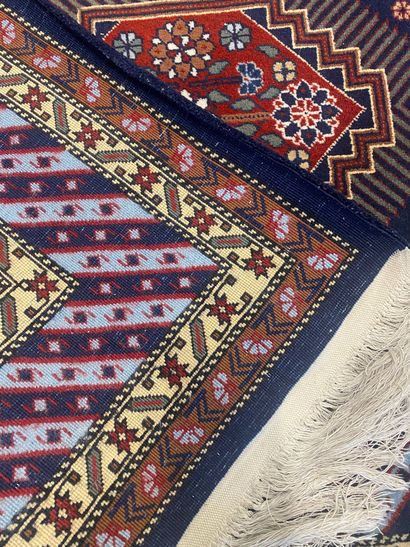 Handmade wool carpet with geometric design

166...