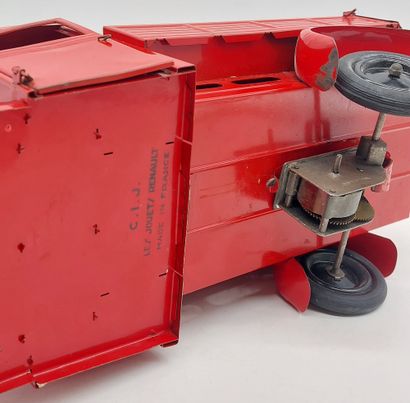 CIJ TOY

Mechanical Renault truck in red...