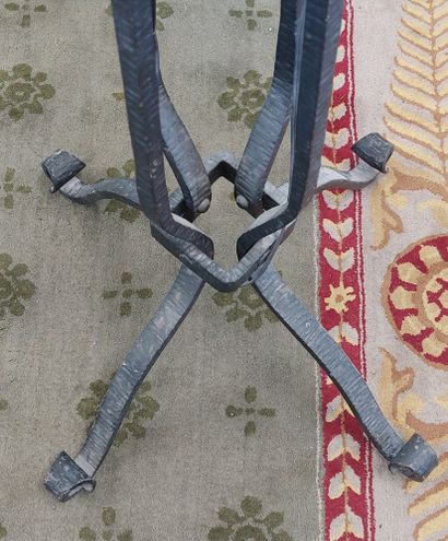 TWO LAMPADAIRES in wrought iron

H: 161 cm...