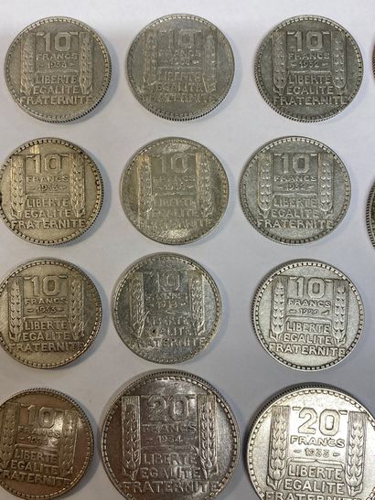 LOT OF SILVER PIECES including : 

- 42 pieces...