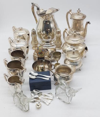 LOT OF SILVER METAL including:

- 2 tea services...