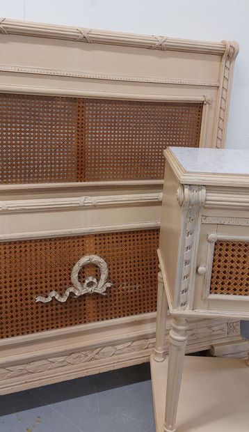 BED FRAME in painted and caned wood

Louis...