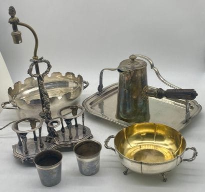 LOT including :

- 1 silver-plated bronze...