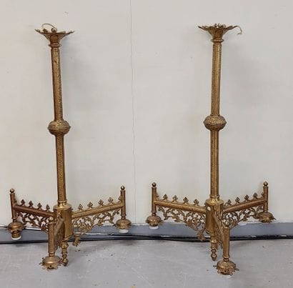 PAIRE DE LUSTRES en bronze doré, trois lumières...