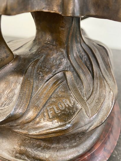 FLORA

Regula subject 

Marble base

Height:...