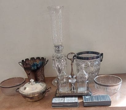 LOT including : 

- 1 pair of Daum crystal...