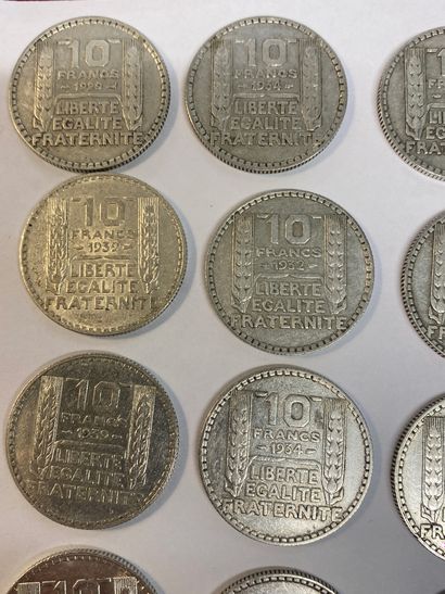 LOT OF SILVER PIECES including : 

- 42 pieces...