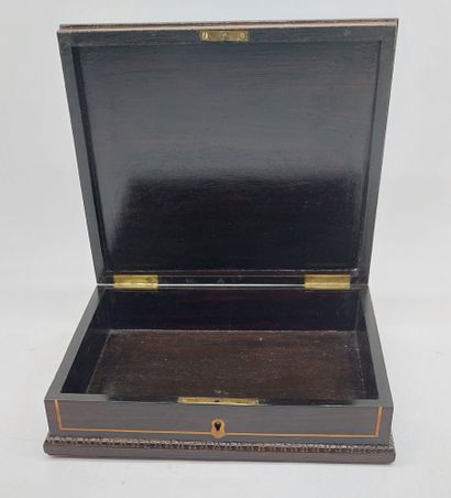 JOLI COFFRET en palissandre et filets de...