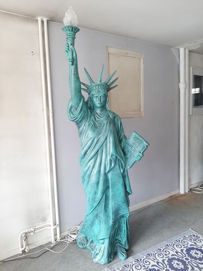 IMPORTANT STATUE OF LIBERTY in resin, bronze...