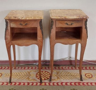 PAIR OF CHEVETS in veneered wood opening...
