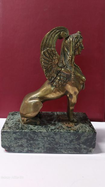 SPHINGE en bronze sur socle en marbre vert

Ht....
