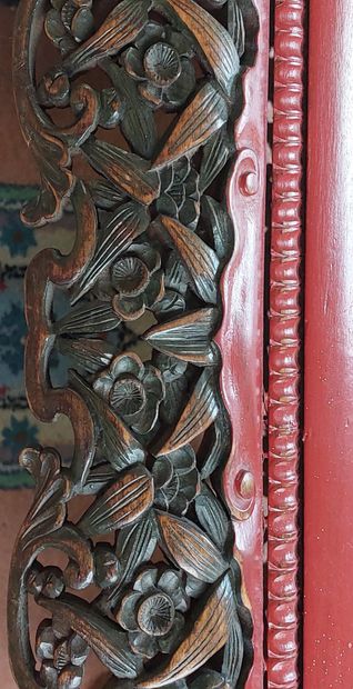 CHINA

Lacquered and carved wooden tea table...