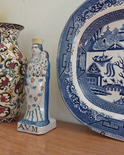 LOT including : 

- 1 Gien vase, H: 26 cm...