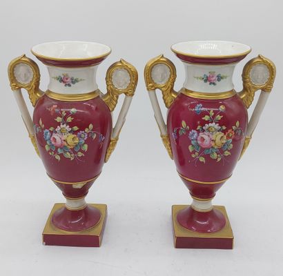 PAIR OF VASES in porcelain of Paris with...