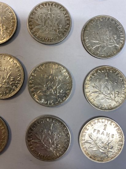 LOT OF SILVER PIECES including : 

- 11 pieces...