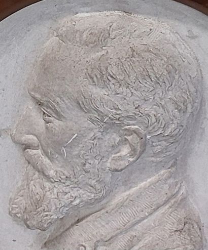 BAS-RELIEF in powdered marble decorated with...