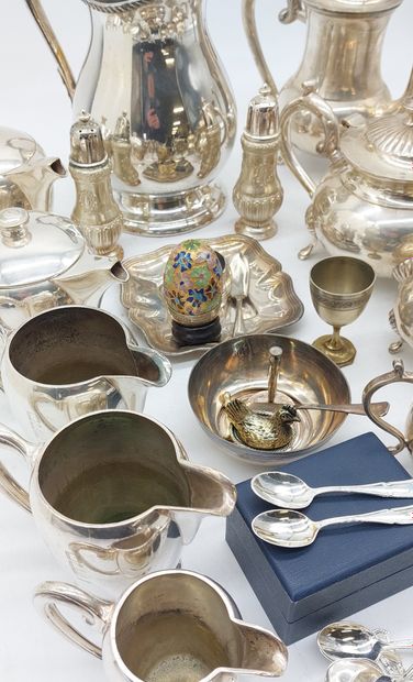 LOT OF SILVER METAL including:

- 2 tea services...