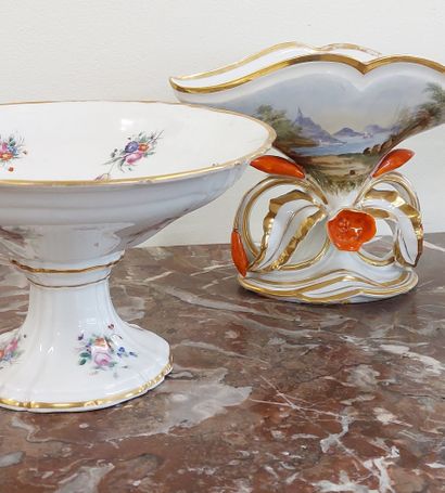 THREE CUPS in porcelain of Paris with floral...