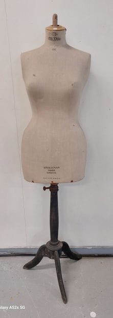MANNEQUIN STOCKMANN 

H : 150 cm

(en l'état,...