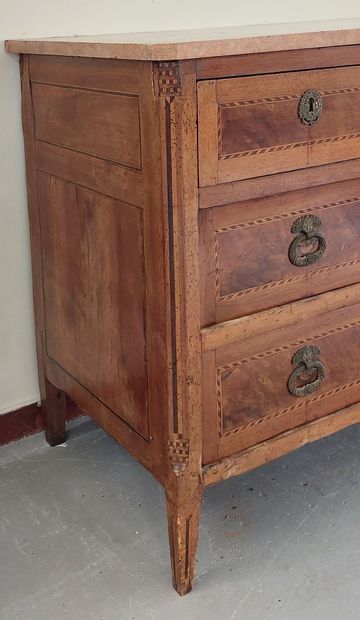 WOODEN VENEER COMMODE opening with four drawers...