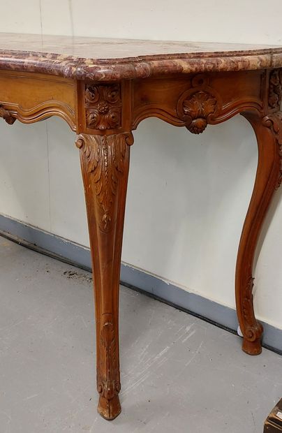 LARGE CONSOLE in molded and carved natural...