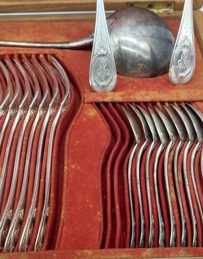 SILVER HOUSEHOLD PART, in its wooden case,...