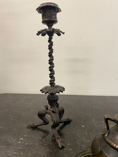 LOT of bronzes including :

- 2 candlesticks,...