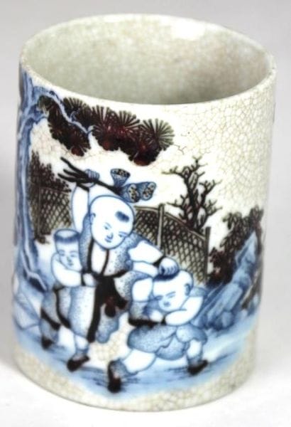 CHINE
POT en porcelaine bleue et blanche...