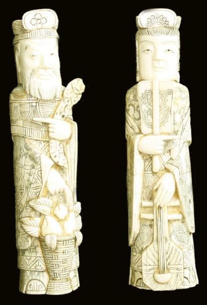 CHINE
PAIRE DE POTS A OPIUM en ivoire sculpté...