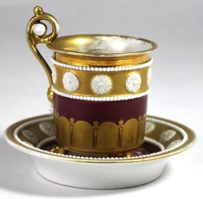 TASSE en porcelaine de Paris avec SOUS TASSE...