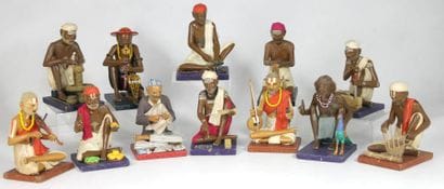 COLLECTION DE 12 SUJETS en bois polychrome...