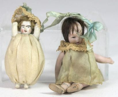DEUX MARIONNETTES en porcelaine Haut: 8 cm...