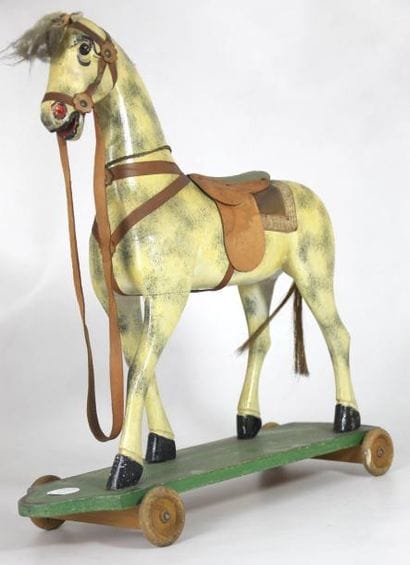 CHEVAL A ROULETTES jouet Huat: 52 cm Larg:...