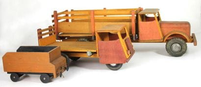 ENSEMBLE DE DEUX CAMIONS EN BOIS. Haut: 18...