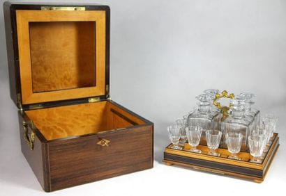 CAVE A LIQUEUR en palissandre, l' interieur...