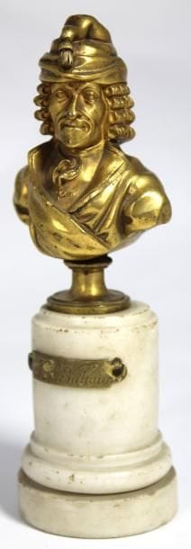 BUSTE en bronze doré représentant Voltaire...