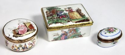 SAXE
TROIS BOITES en porcelaine de Saxe émaillée...