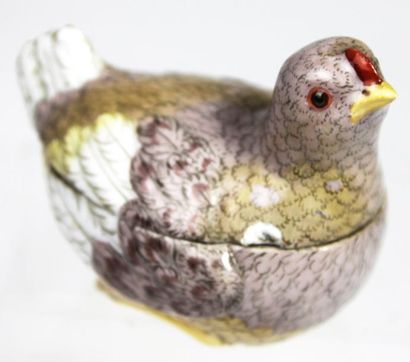 SAXE
PETITE BOITE en porcelaine polychrome...