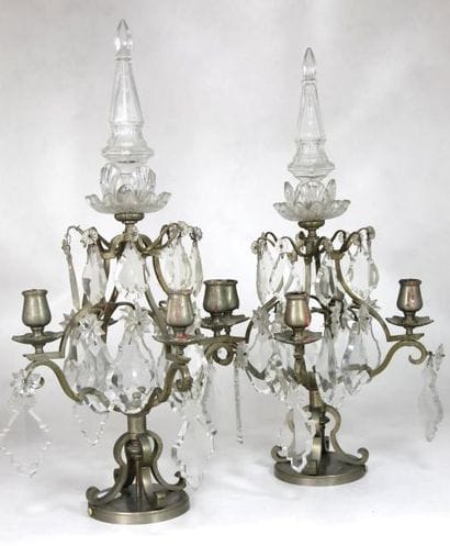 PAIRE DE GIRANDOLES à pampilles de verre...