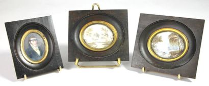 ENSEMBLE DE TROIS MINIATURES sur ivoire figurant...