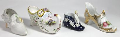 ENSEMBLE DE 4 CHAUSSONS en porcelaine et...