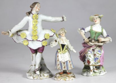 SAXE
ENSEMBLE DE TROIS PERSONNAGES: un danseur,...