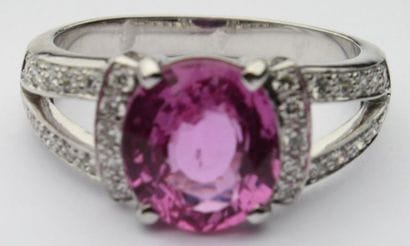 BAGUE en or gris ornée d'un saphir rose de...