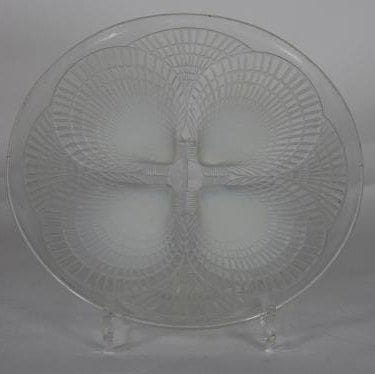 LALIQUE René (1860-1945)
ASSIETTE en verre...