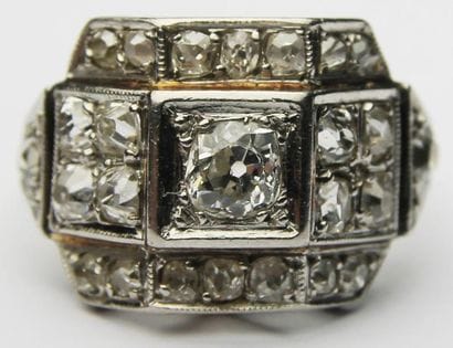 BAGUE en platine à motif géométrique serti...