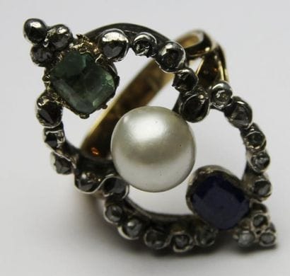 BAGUE or jaune et argent ornée d'une perle...
