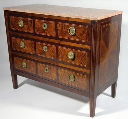 COMMODE en bois de placage ouvrant par trois...