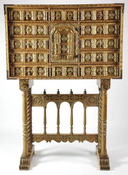 BARGUENO en bois sculpté et doré, à décor...