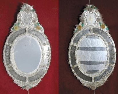 PAIRE DE MIROIRS DE VENISE à frontons et...
