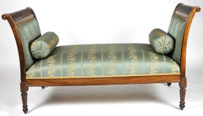 BANQUETTE en bois naturel mouluré et sculpté...